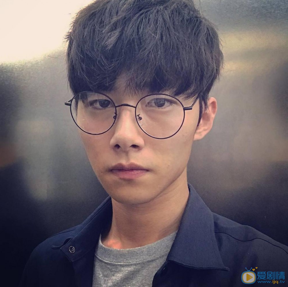 徐志焄帅气自拍照 徐志焄高清写真_徐志焄高清剧照