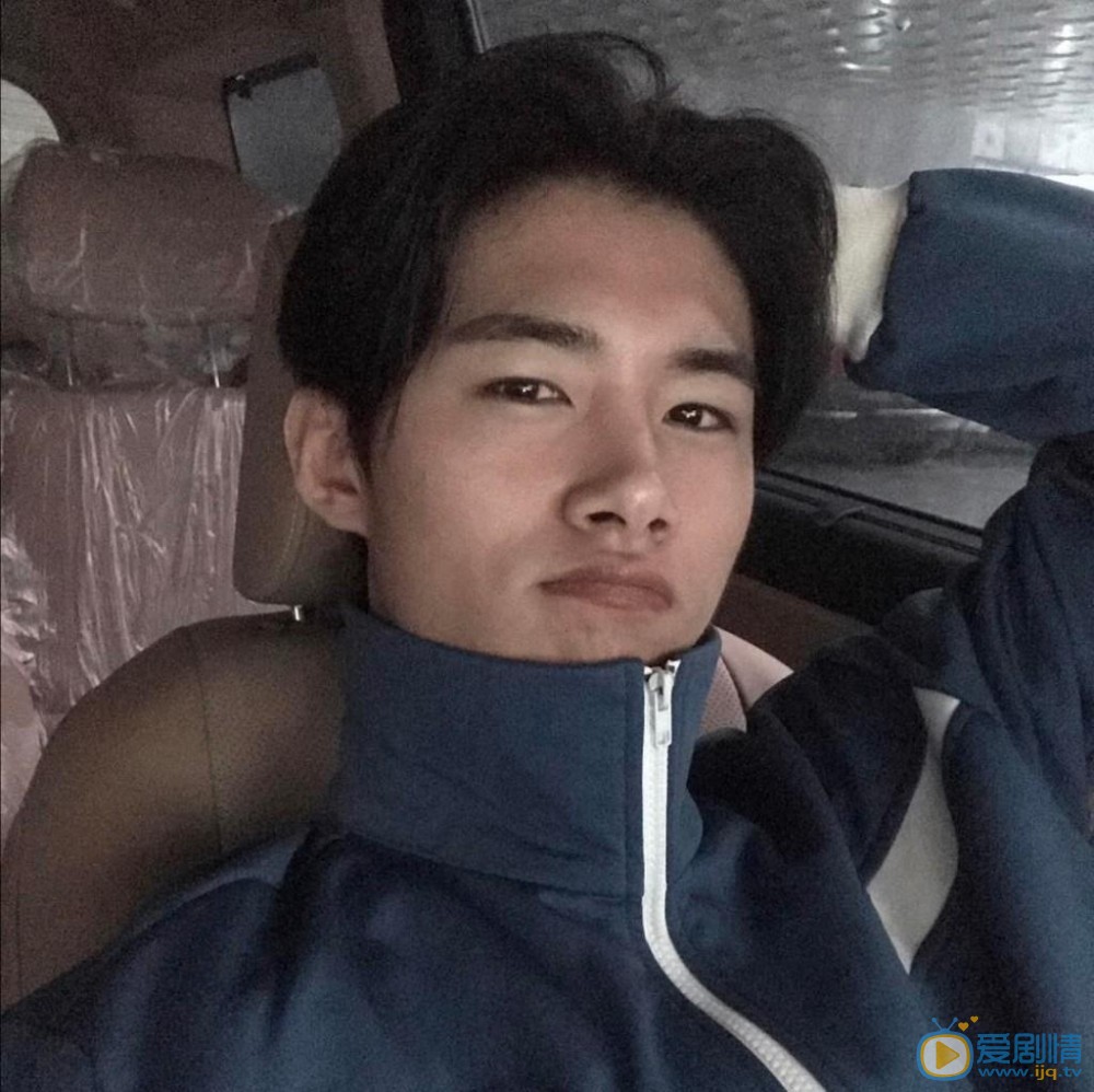 徐志焄帅气自拍照 徐志焄高清写真_徐志焄高清剧照