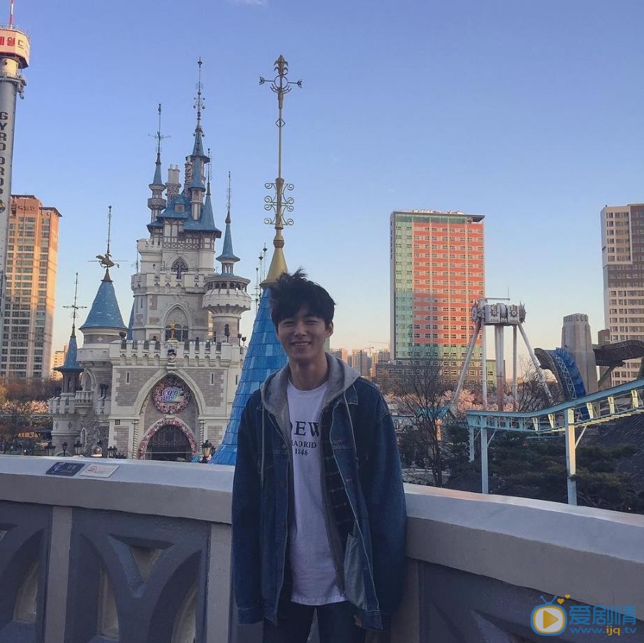 徐志焄街拍照 徐志焄高清写真_徐志焄高清剧照