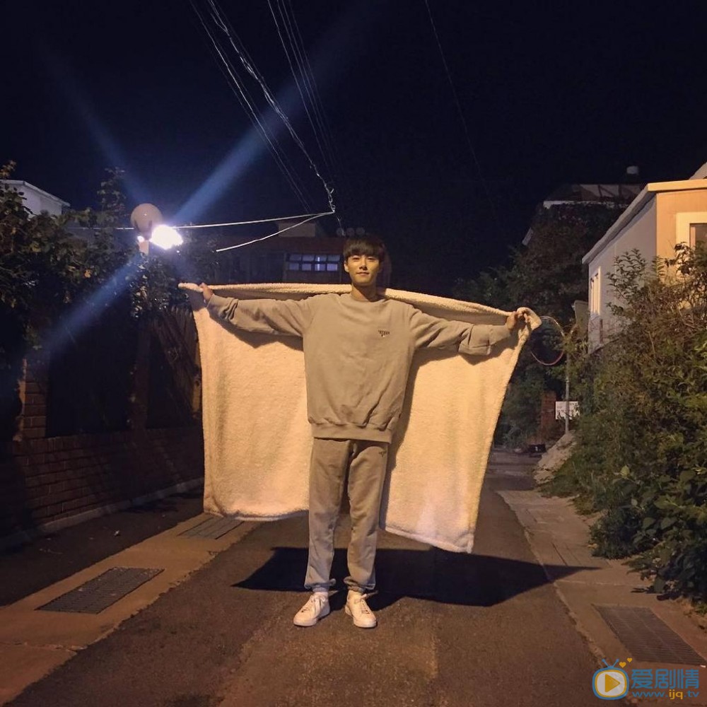 徐志焄街拍照 徐志焄高清写真_徐志焄高清剧照
