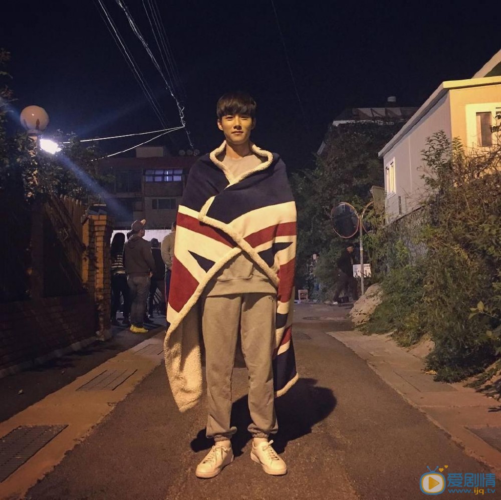 徐志焄街拍照 徐志焄高清写真_徐志焄高清剧照