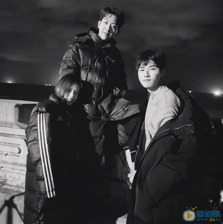 徐志焄与人合照 徐志焄高清写真_徐志焄高清剧照