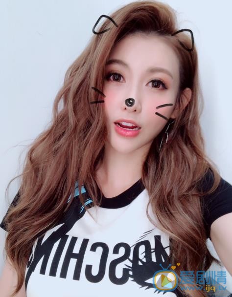 简恺乐自拍照 简恺乐高清写真_简恺乐高清剧照