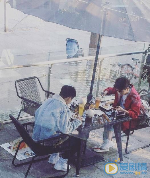 马睿瀚与人合照 马睿瀚高清写真_马睿瀚高清剧照