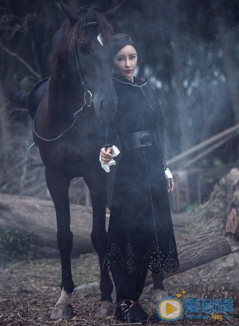 刘凡菲与马写真 刘凡菲高清写真_刘凡菲高清剧照