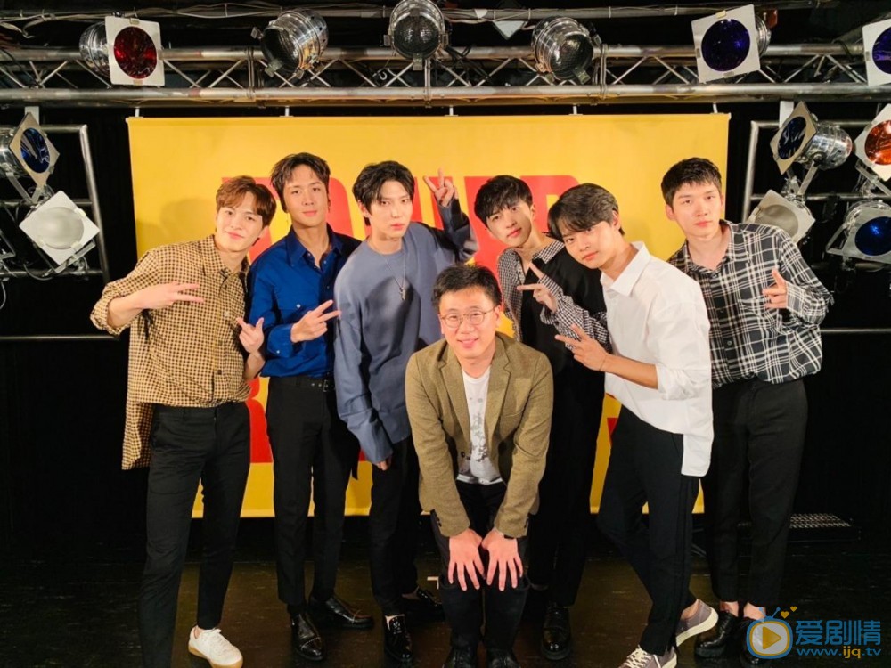 车学沇与人合照 车学沇高清写真_车学沇高清剧照