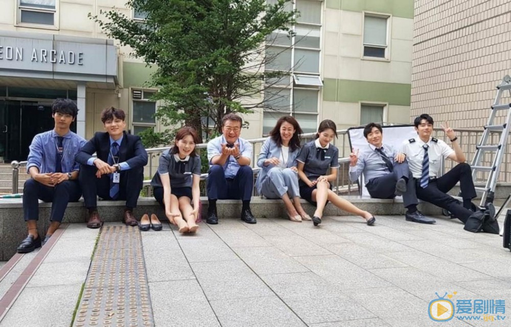 车学沇与人合照 车学沇高清写真_车学沇高清剧照
