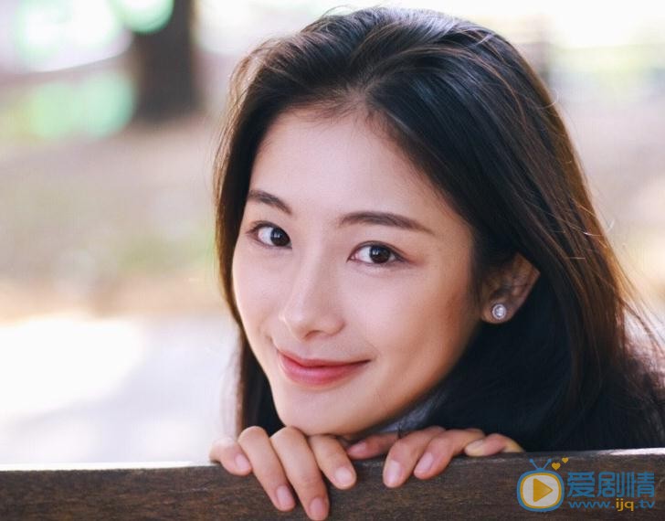 潘启言秋色写真 潘启言高清写真_潘启言高清剧照