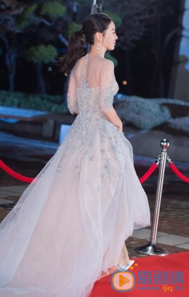 申惠善活动照 申惠善高清写真_申惠善高清剧照