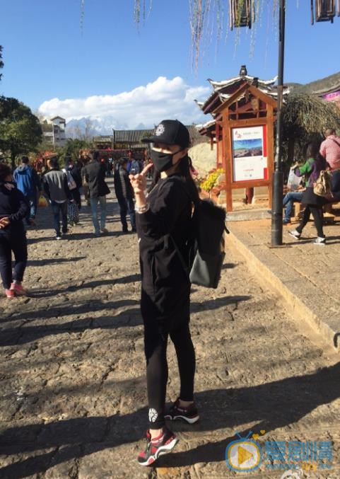 关婷娜户外旅行照