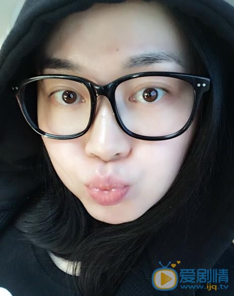 关婷娜卖萌照 关婷娜高清写真_关婷娜高清剧照