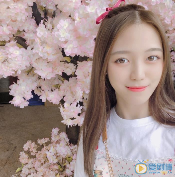 易嘉爱花儿写真 易嘉爱高清写真_易嘉爱高清剧照