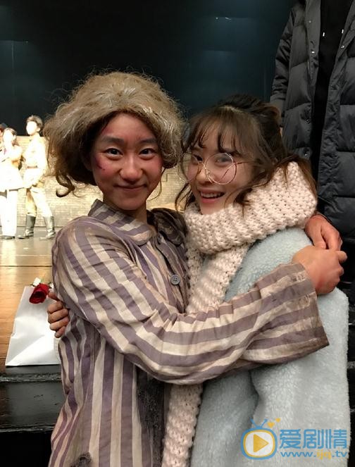 崔莉雅与人合照 崔莉雅高清写真_崔莉雅高清剧照