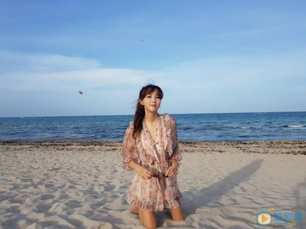 郑惠成沙滩泳装户外写真照 郑惠成高清写真_郑惠成高清剧照