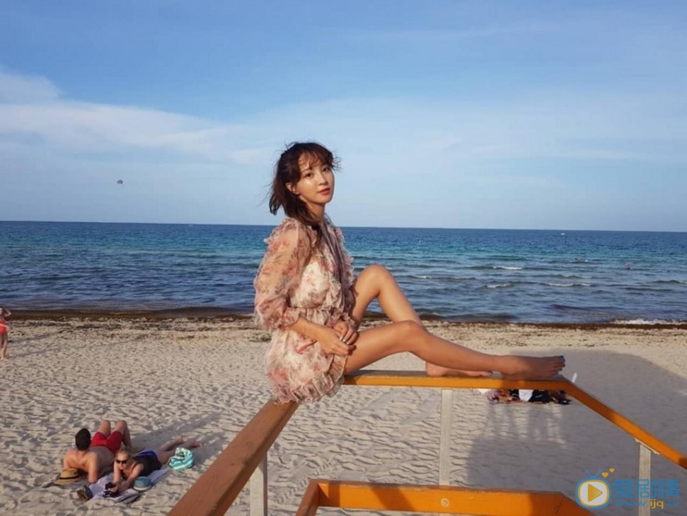 郑惠成沙滩泳装户外写真照 郑惠成高清写真_郑惠成高清剧照