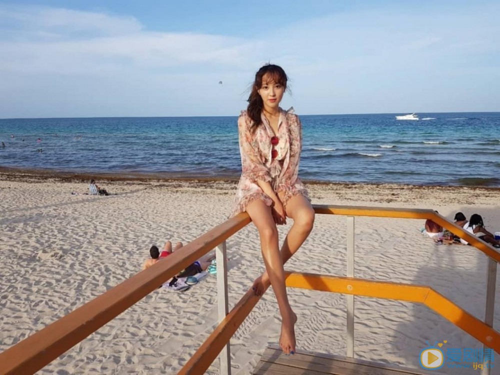 郑惠成沙滩泳装户外写真照 郑惠成高清写真_郑惠成高清剧照