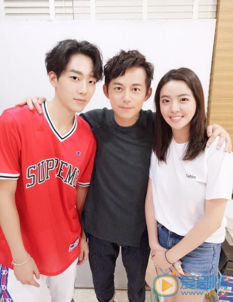 马思超与他人合照 马思超高清写真_马思超高清剧照