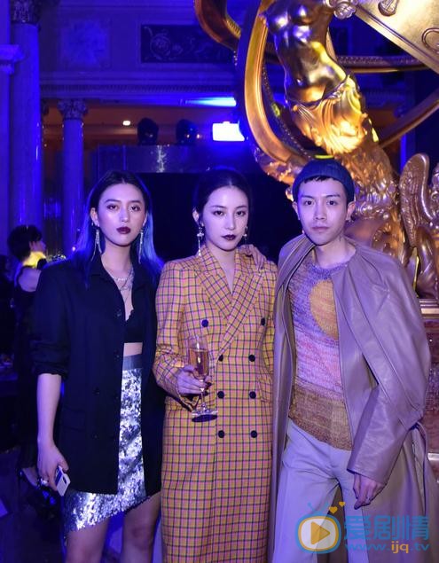 王柳雯与人合照 王柳雯高清写真_王柳雯高清剧照