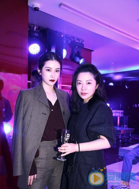 王柳雯与人合照 王柳雯高清写真_王柳雯高清剧照