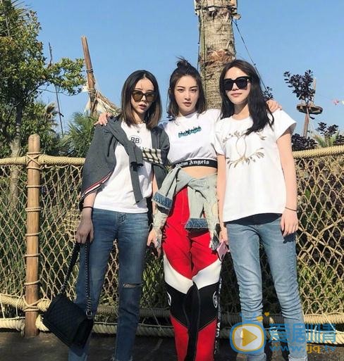 王柳雯与人合照 王柳雯高清写真_王柳雯高清剧照