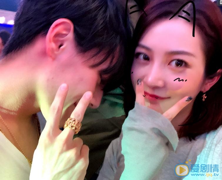 王柳雯与人合照 王柳雯高清写真_王柳雯高清剧照