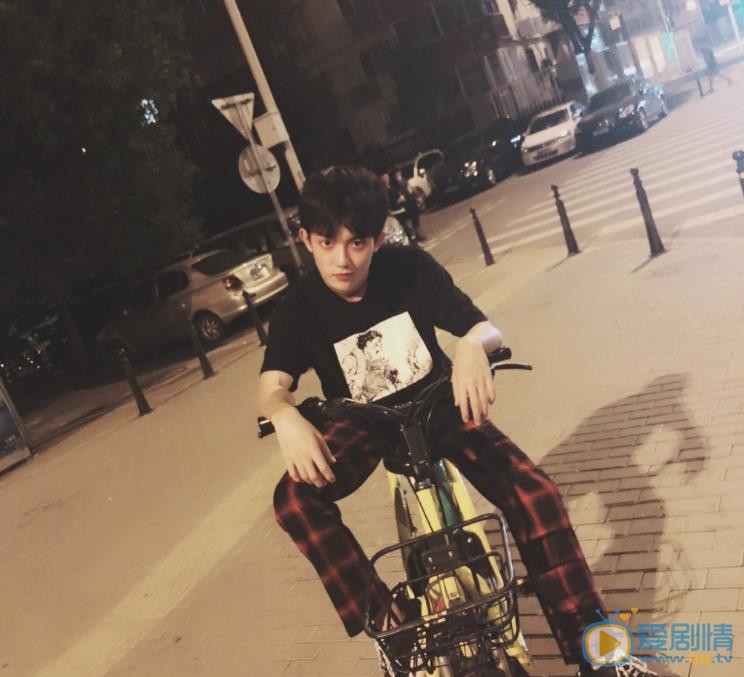 李明德生活照 李明德高清写真_李明德高清剧照