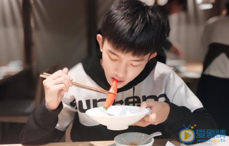 李明德生活照 李明德高清写真_李明德高清剧照