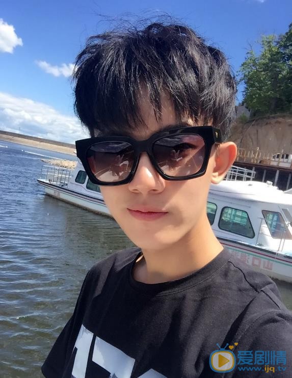 李明德生活照 李明德高清写真_李明德高清剧照