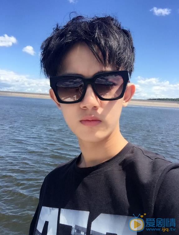 李明德生活照 李明德高清写真_李明德高清剧照