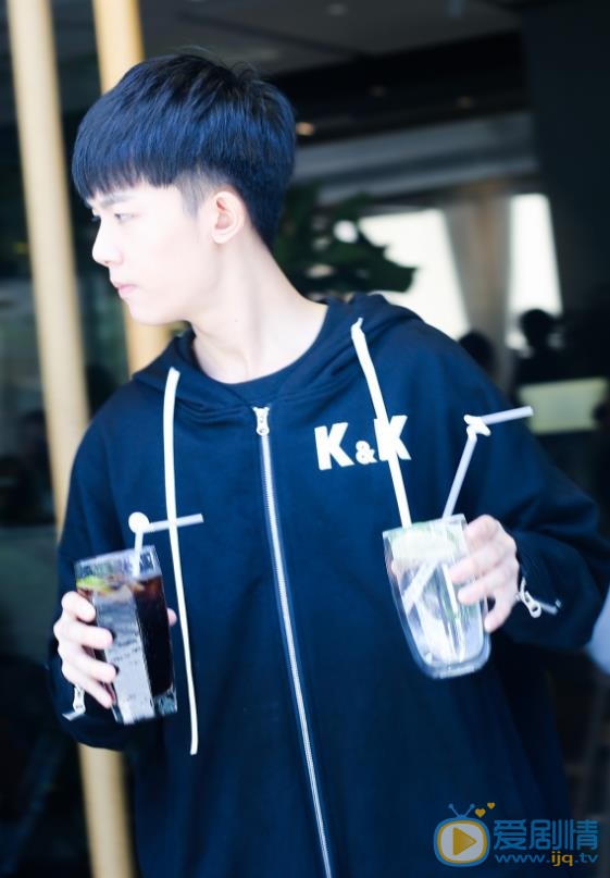 李明德生活照 李明德高清写真_李明德高清剧照