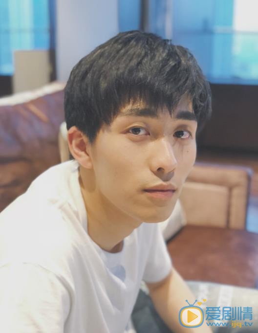 王钰威自拍照 王钰威高清写真_王钰威高清剧照