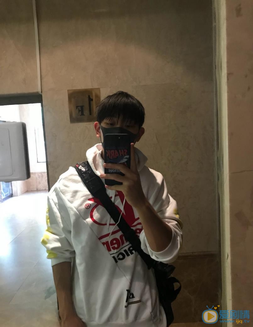 任运杰自拍照 任运杰高清写真_任运杰高清剧照