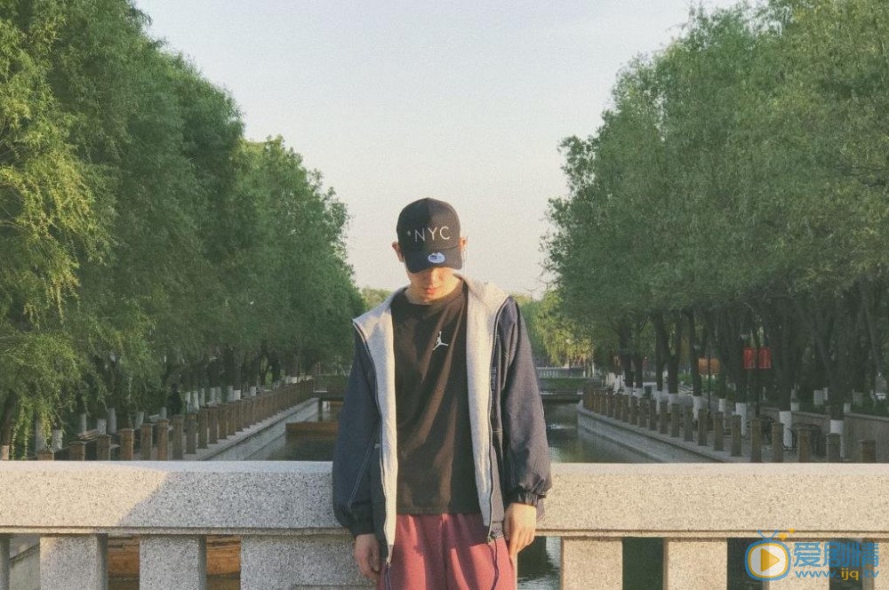 任运杰街拍照 任运杰高清写真_任运杰高清剧照