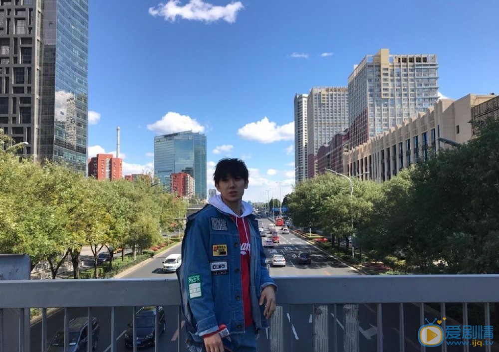 任运杰街拍照 任运杰高清写真_任运杰高清剧照