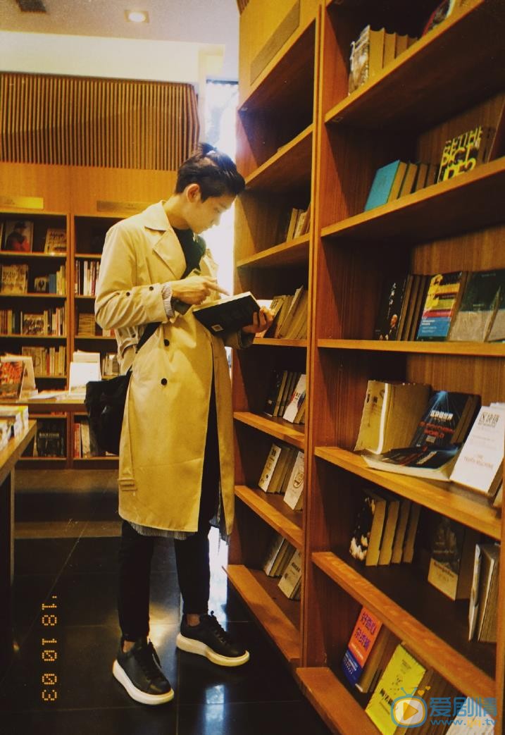 任运杰生活照 任运杰高清写真_任运杰高清剧照