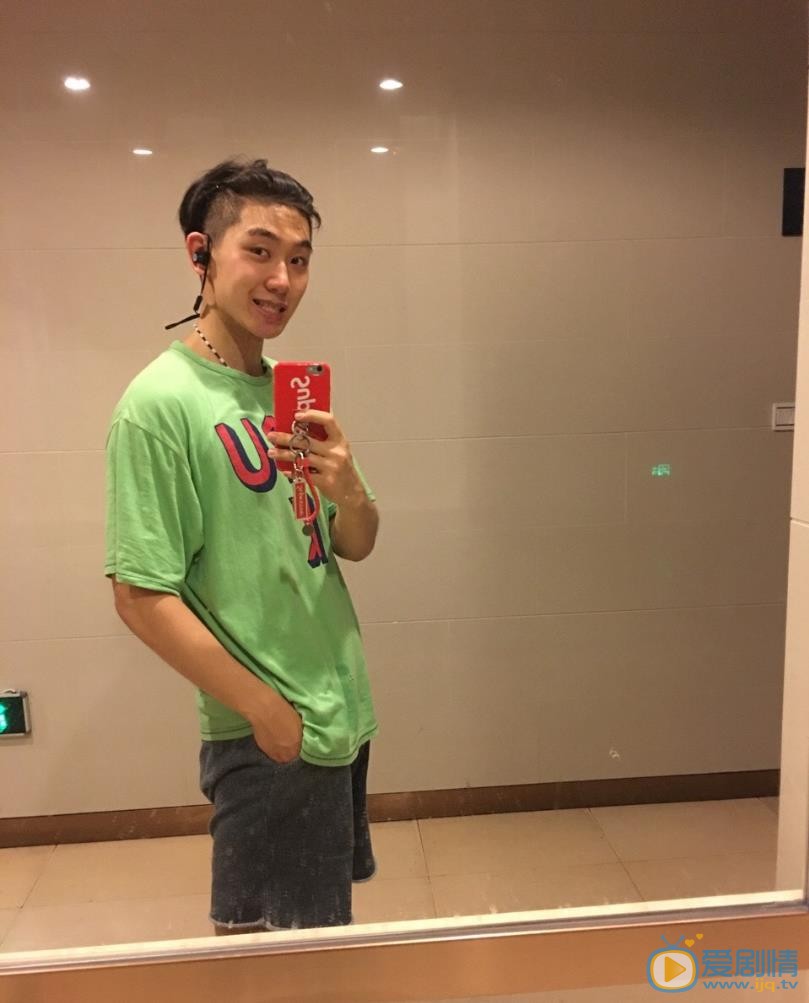 任运杰生活照 任运杰高清写真_任运杰高清剧照