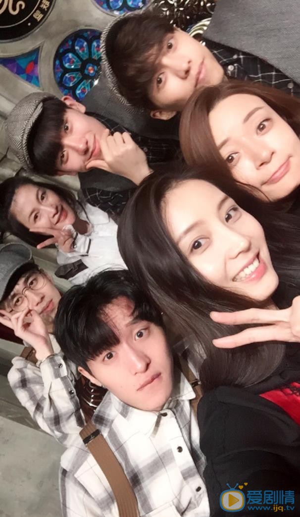 任运杰与人合照 任运杰高清写真_任运杰高清剧照