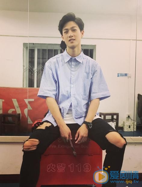 李昀锐街拍写真 李昀锐高清写真_李昀锐高清剧照