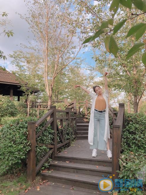 孙芮公园写真 孙芮高清写真_孙芮高清剧照