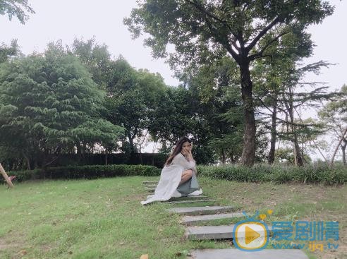 孙芮公园写真 孙芮高清写真_孙芮高清剧照