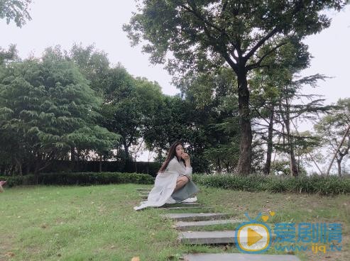 孙芮公园写真 孙芮高清写真_孙芮高清剧照