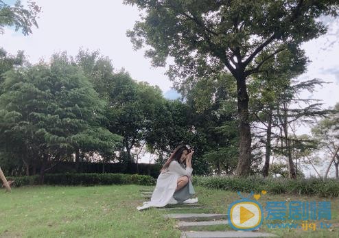 孙芮公园写真 孙芮高清写真_孙芮高清剧照