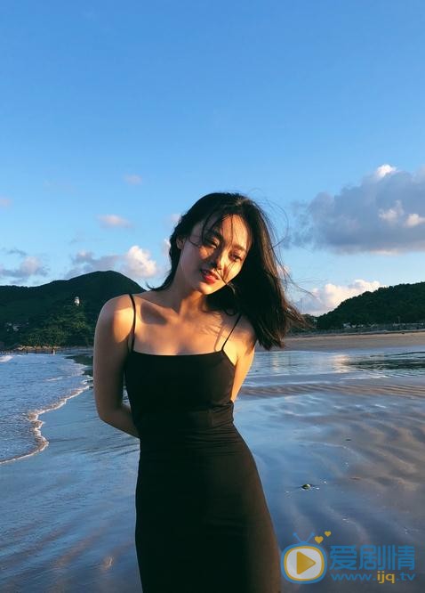 张嘉希海边写真 张嘉希高清写真_张嘉希高清剧照