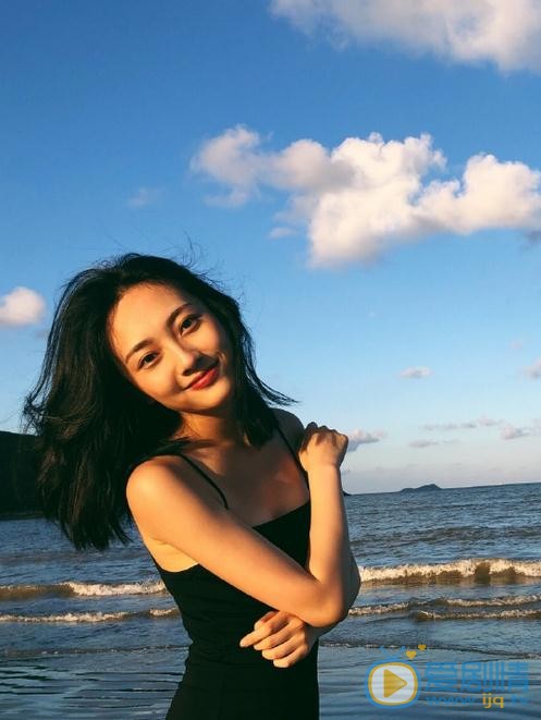 张嘉希海边写真 张嘉希高清写真_张嘉希高清剧照