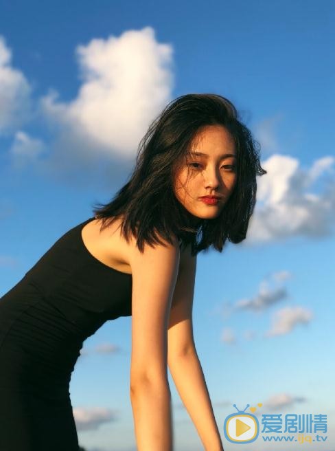 张嘉希海边写真 张嘉希高清写真_张嘉希高清剧照