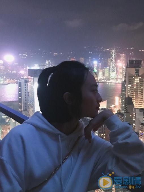 张嘉希夜色写真 张嘉希高清写真_张嘉希高清剧照