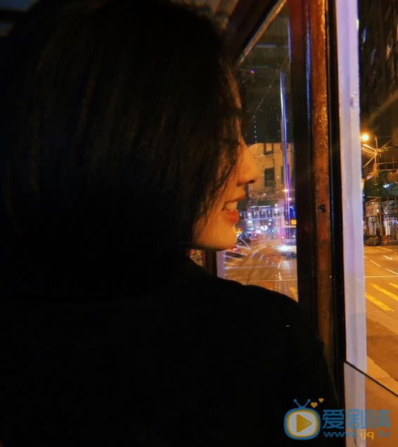 张嘉希夜色写真 张嘉希高清写真_张嘉希高清剧照
