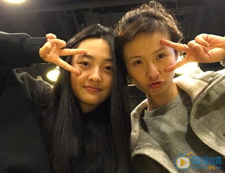 张嘉希与人合照 张嘉希高清写真_张嘉希高清剧照