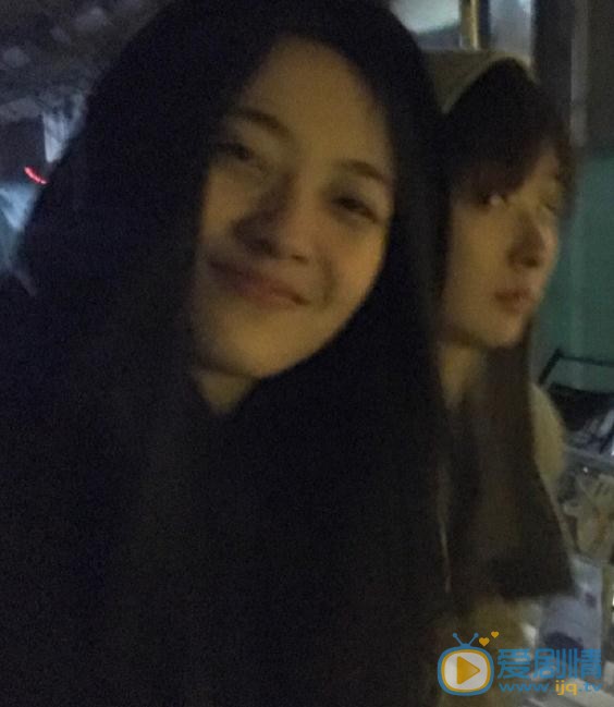 张嘉希与人合照 张嘉希高清写真_张嘉希高清剧照