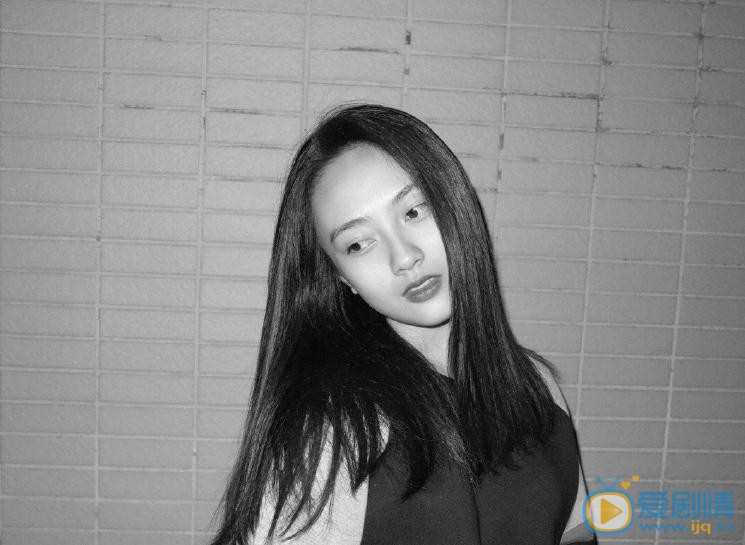张嘉希夜色写真 张嘉希高清写真_张嘉希高清剧照